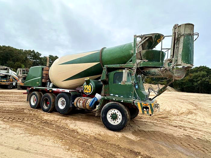 2007 Oshkosh S-Series Front Discharge Mixer