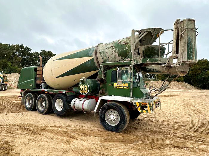 2007 Oshkosh S-Series Front Discharge Mixer